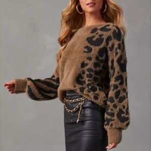 NWT ✨Sold out✨ VICI Falcone Abstract Animal Print Sweater, size S